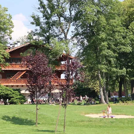 Dworzysko 4*