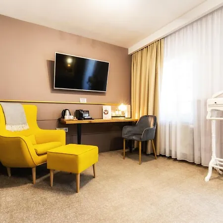 Dworzysko 4*