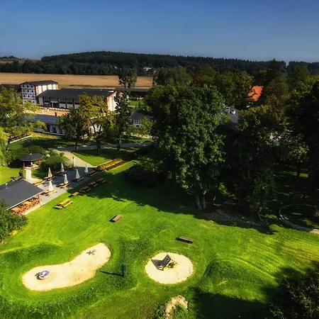 Dworzysko Holiday park Szczawno-Zdroj