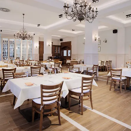 Dworzysko Kompleks wypoczynkowy 4*