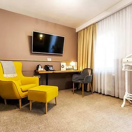 Dworzysko 4*