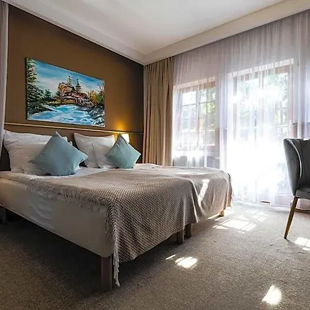 Dworzysko 4*